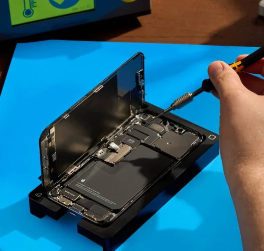 چرا تعمیر آیفون خود را به متخصصان بسپارید؟